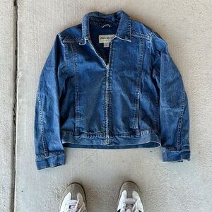 ⭐️ Eddie Bauer Jean Jacket - Size M 🚚 Ships Asap!